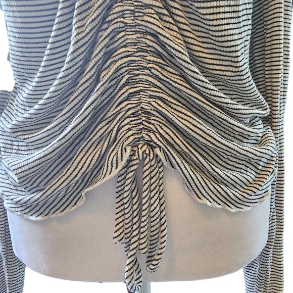 Aqua Women's Black White Striped Roughing Front long Sleeved Top size Large - Picture 3 of 13